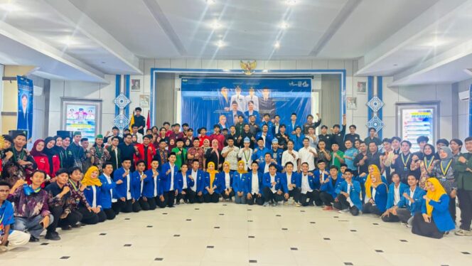 
 Pengurus Cabang Pergerakan Mahasiswa Islam Indonesia (PC PMII) Kolaka sukses menggelar pelantikan pengurus Masa Khidmat 2025–2026 yang berlangsung di Aula Bappeda Kolaka, Sabtu (17/5).